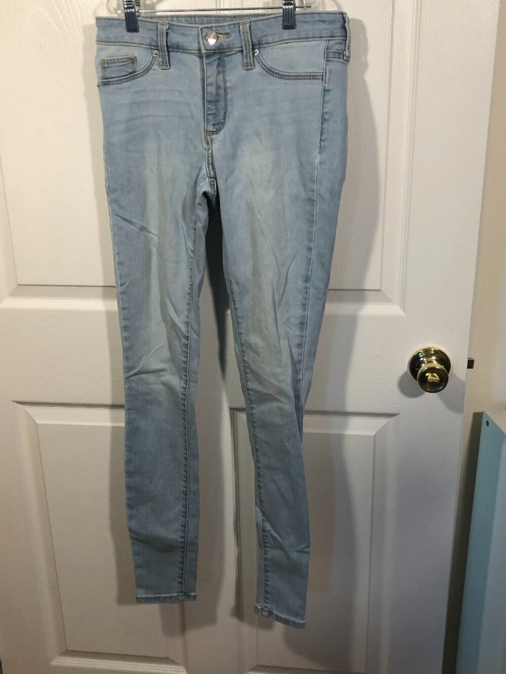 Universal Thread women white wash jegging, mid-rise, size 2